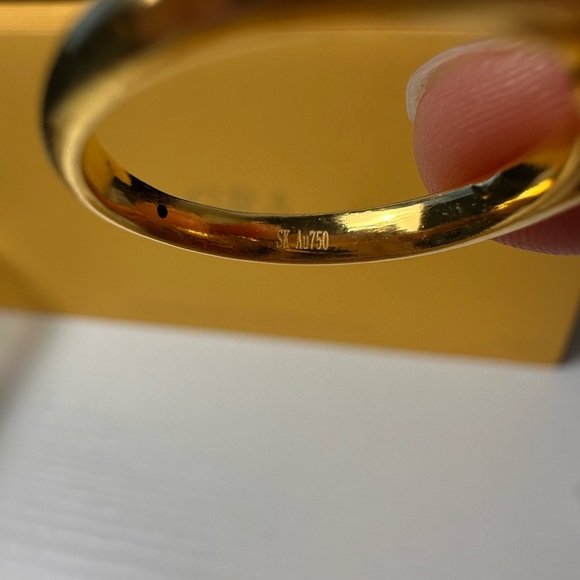 Oval Moissanite Ring in 18K Saudi Gold (Pawnable) - Picture 4 of 6